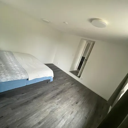 Hotel Soverom Dobbelseng Med Felles Bad, Stue Og Kjokken Midt I Sentrum Naer Oslo *